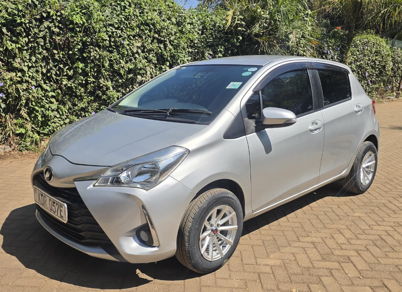 2017 Toyota  Vitz